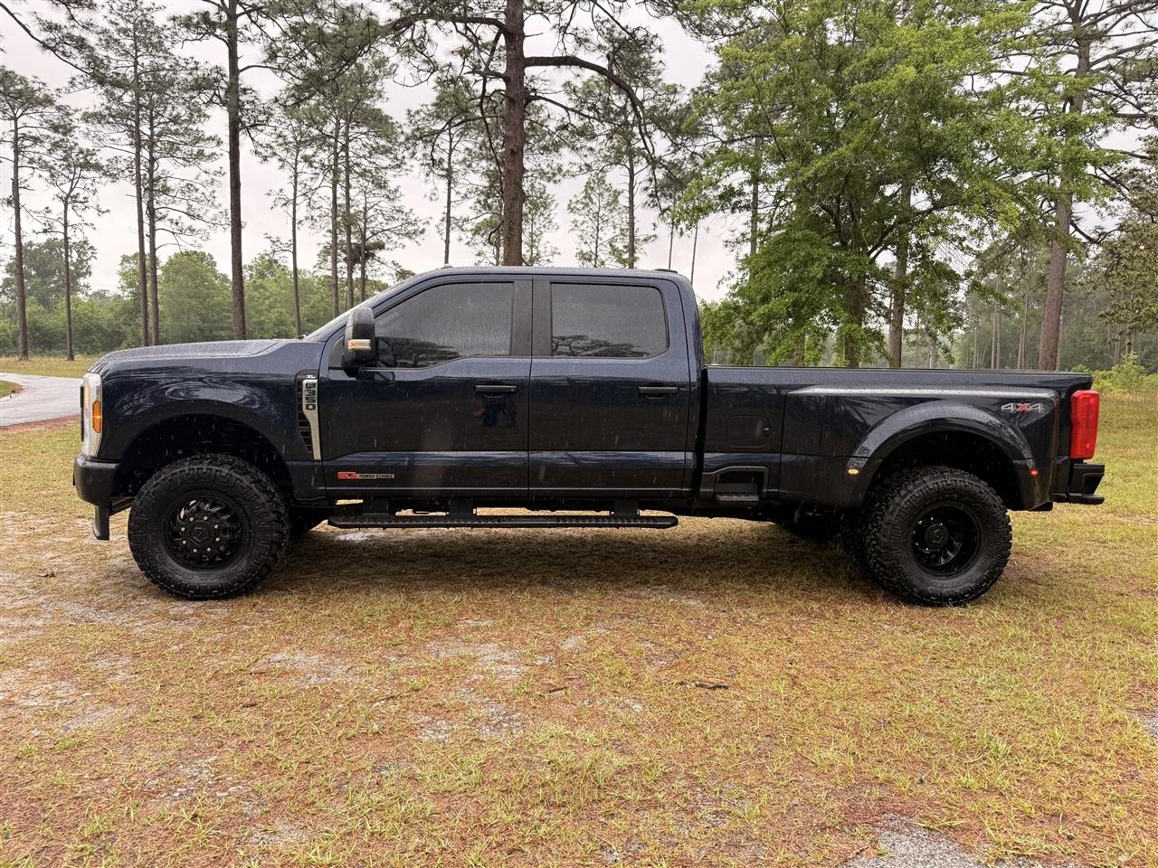 Ford Super Duty F-350 DRW King Ranch 4WD Crew Cab 8' Box 2025