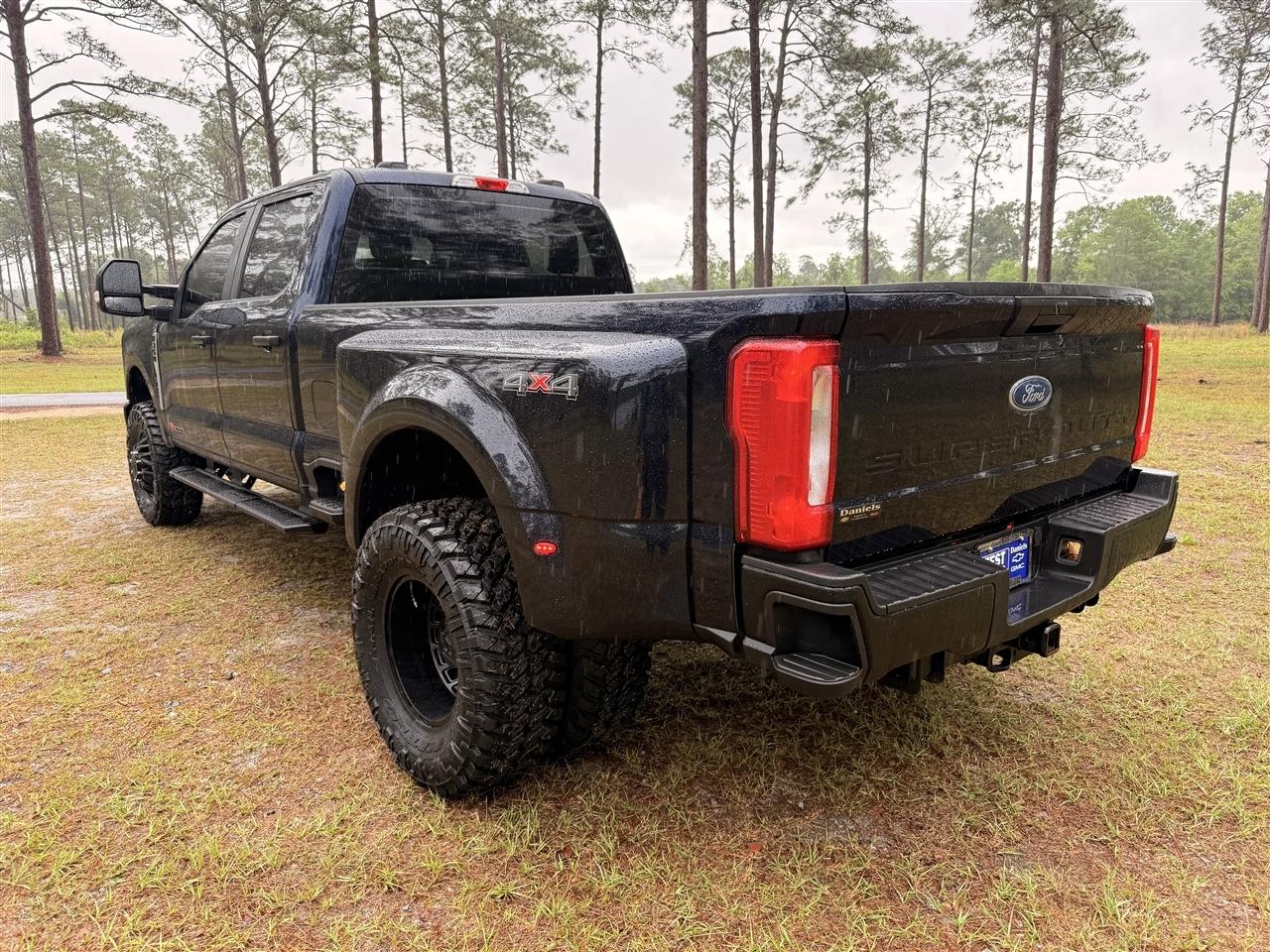 Ford Super Duty F-350 DRW King Ranch 4WD Crew Cab 8' Box 2025