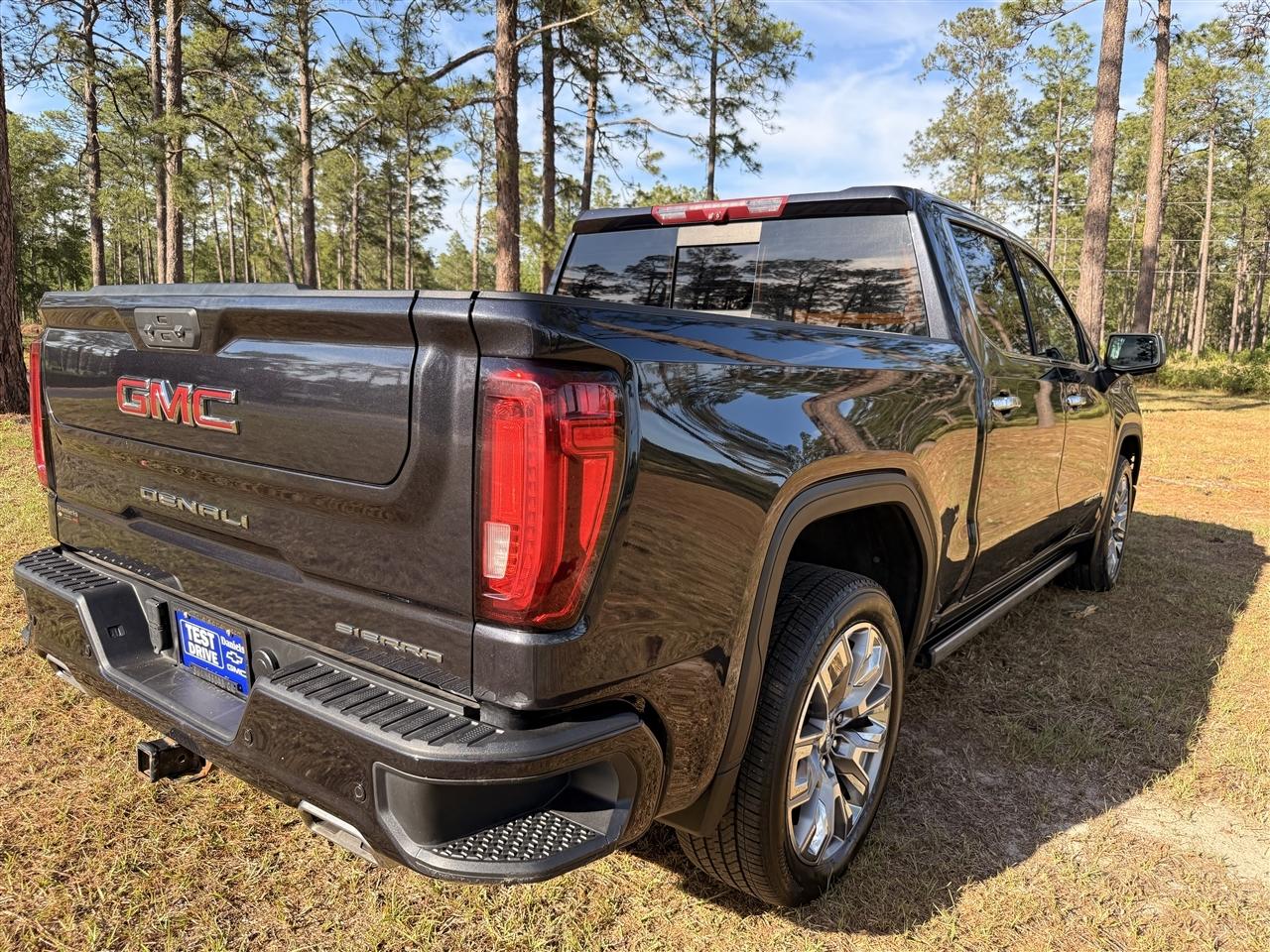 GMC Sierra 1500 4WD Crew Cab 147" Denali 2022