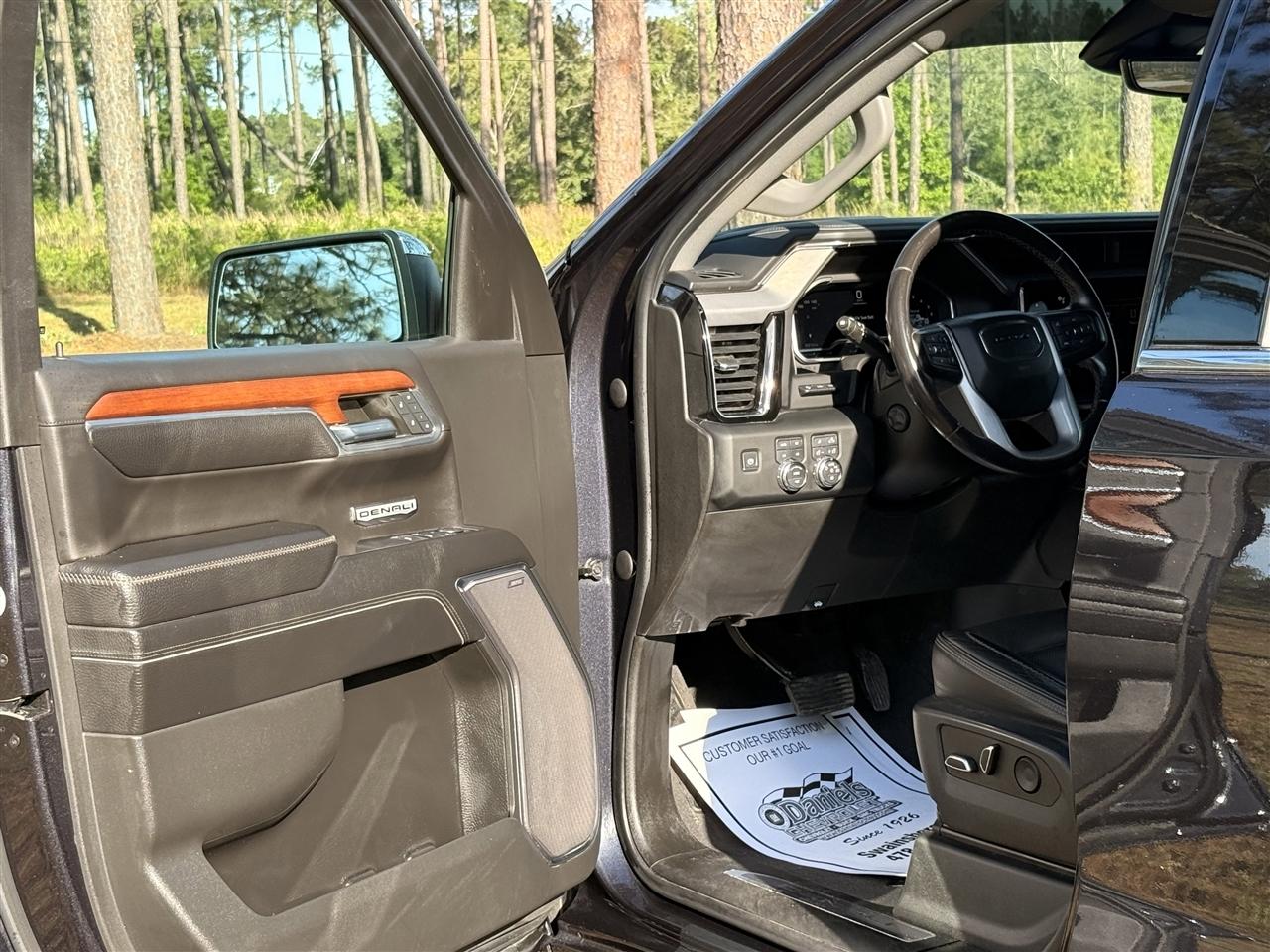 GMC Sierra 1500 4WD Crew Cab 147" Denali 2022