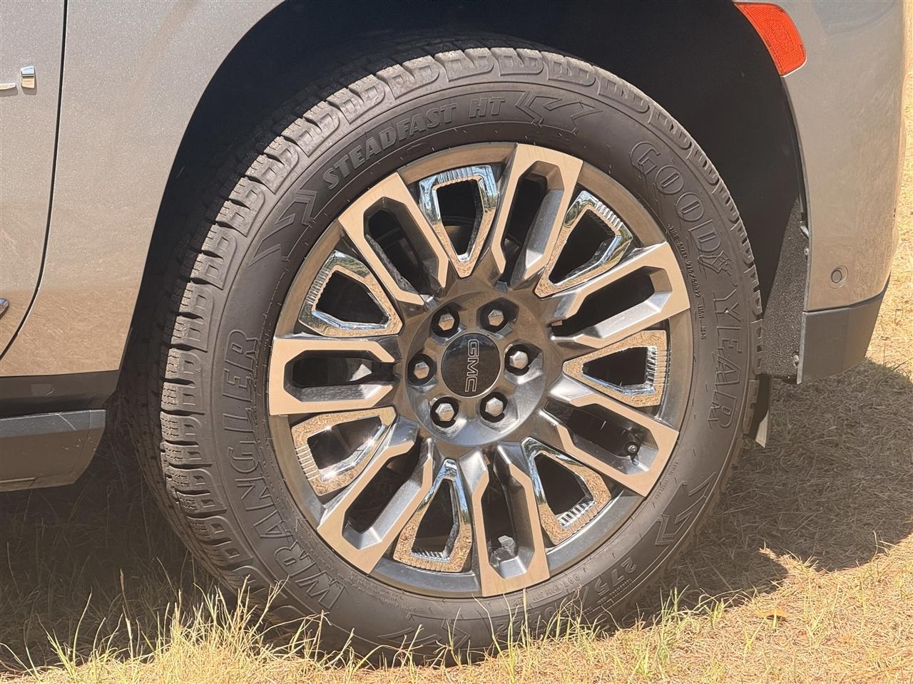 GMC Yukon XL 4WD 4dr Denali Ultimate 2024