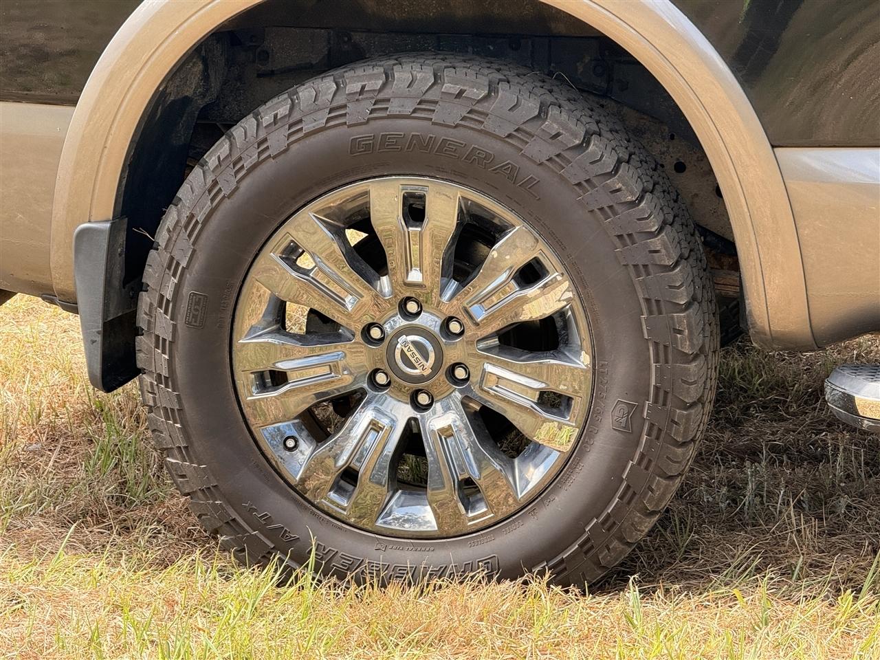 Nissan Titan 4x4 Crew Cab Platinum Reserve 2018