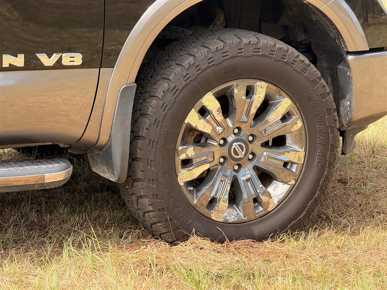 Nissan Titan 4x4 Crew Cab Platinum Reserve 2018