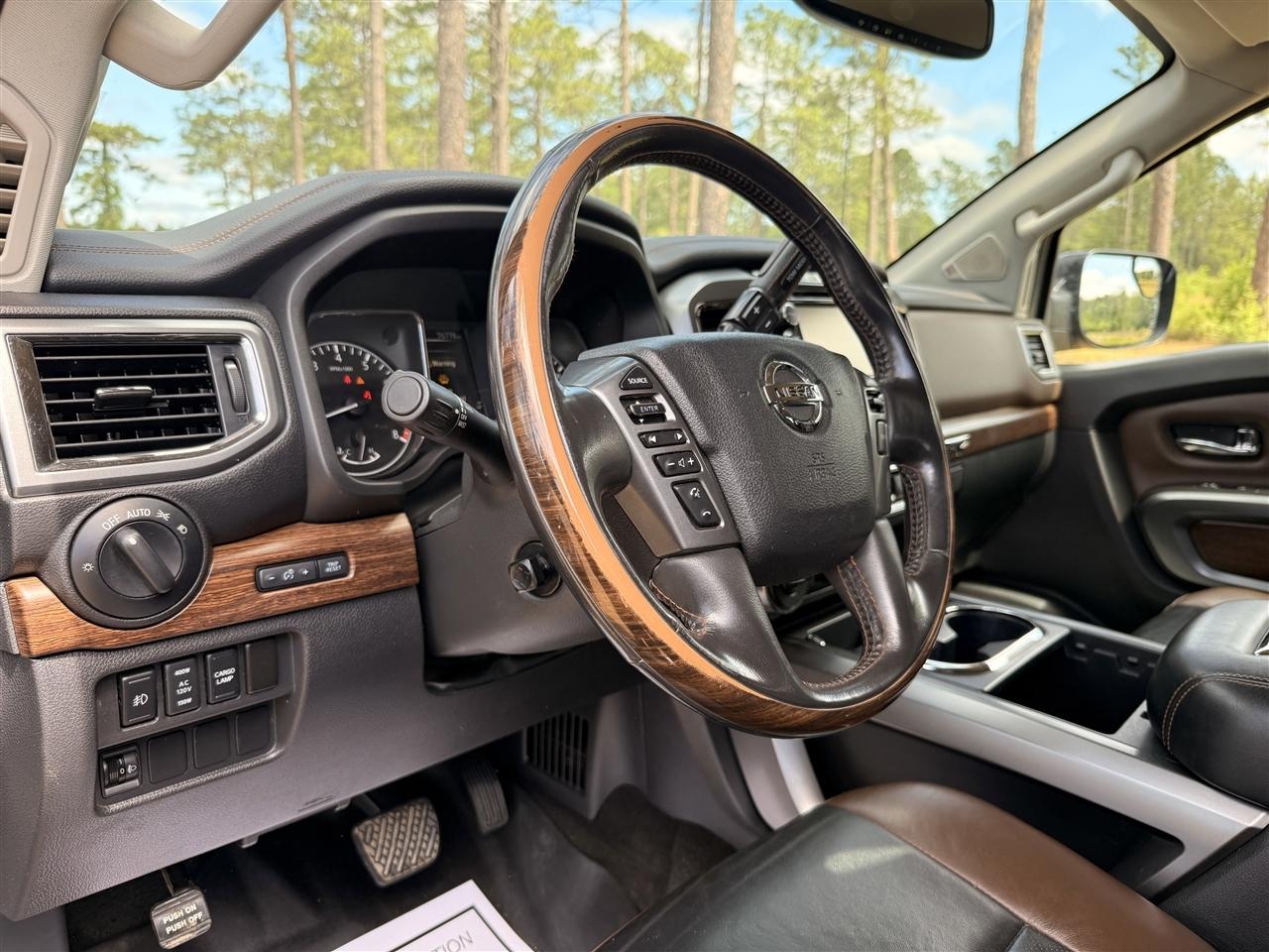 Nissan Titan 4x4 Crew Cab Platinum Reserve 2018