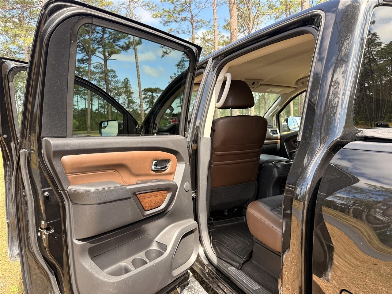 Nissan Titan 4x4 Crew Cab Platinum Reserve 2018