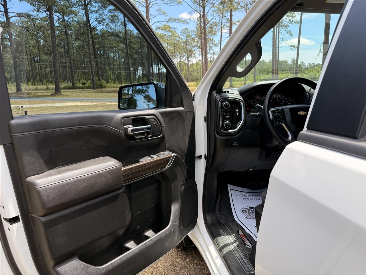Chevrolet Silverado 1500 LTD 4WD Crew Cab 147" LT w/1LT 2022