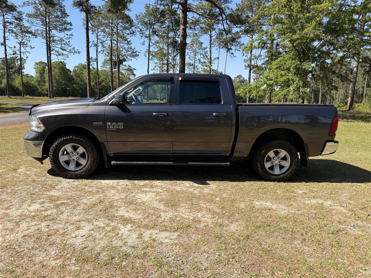 RAM 1500 Classic SLT 4x4 Crew Cab 5'7" Box 2019
