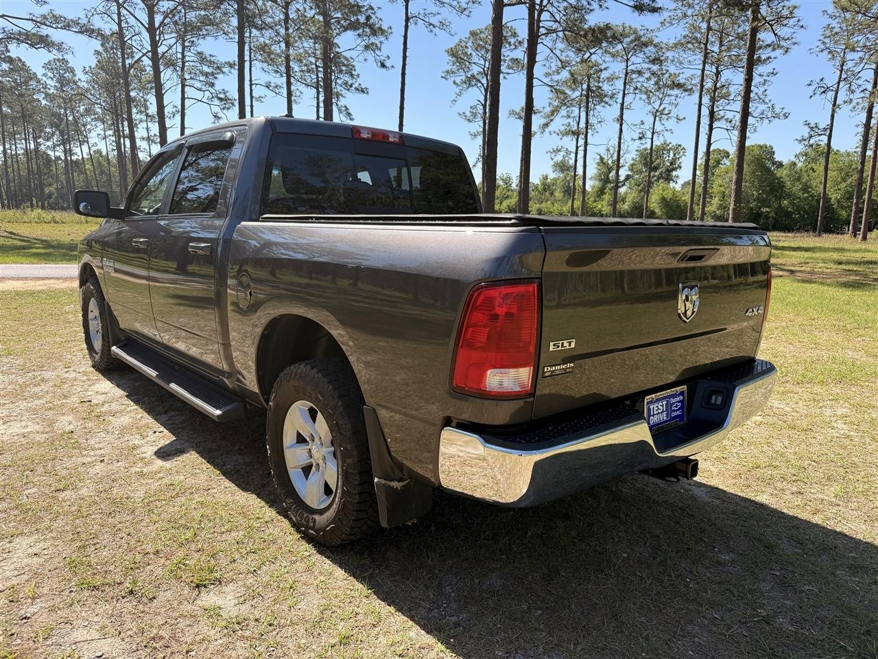 RAM 1500 Classic SLT 4x4 Crew Cab 5'7" Box 2019