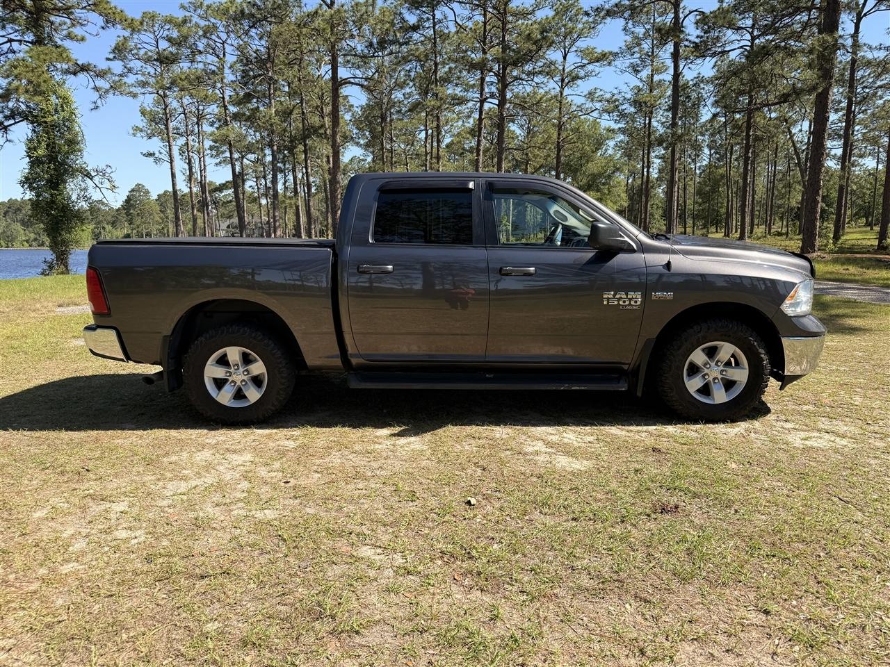 RAM 1500 Classic SLT 4x4 Crew Cab 5'7" Box 2019