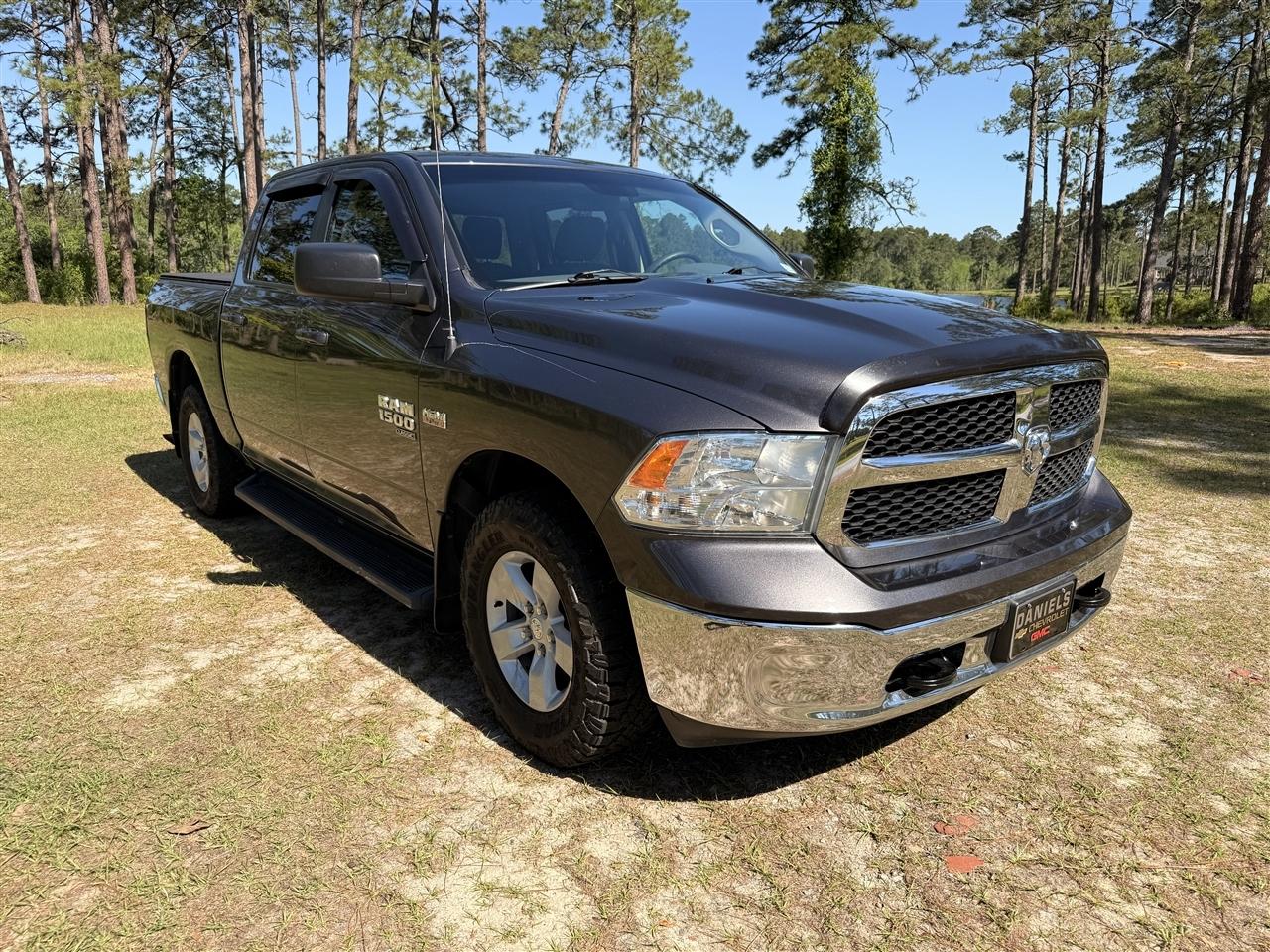 RAM 1500 Classic SLT 4x4 Crew Cab 5'7" Box 2019