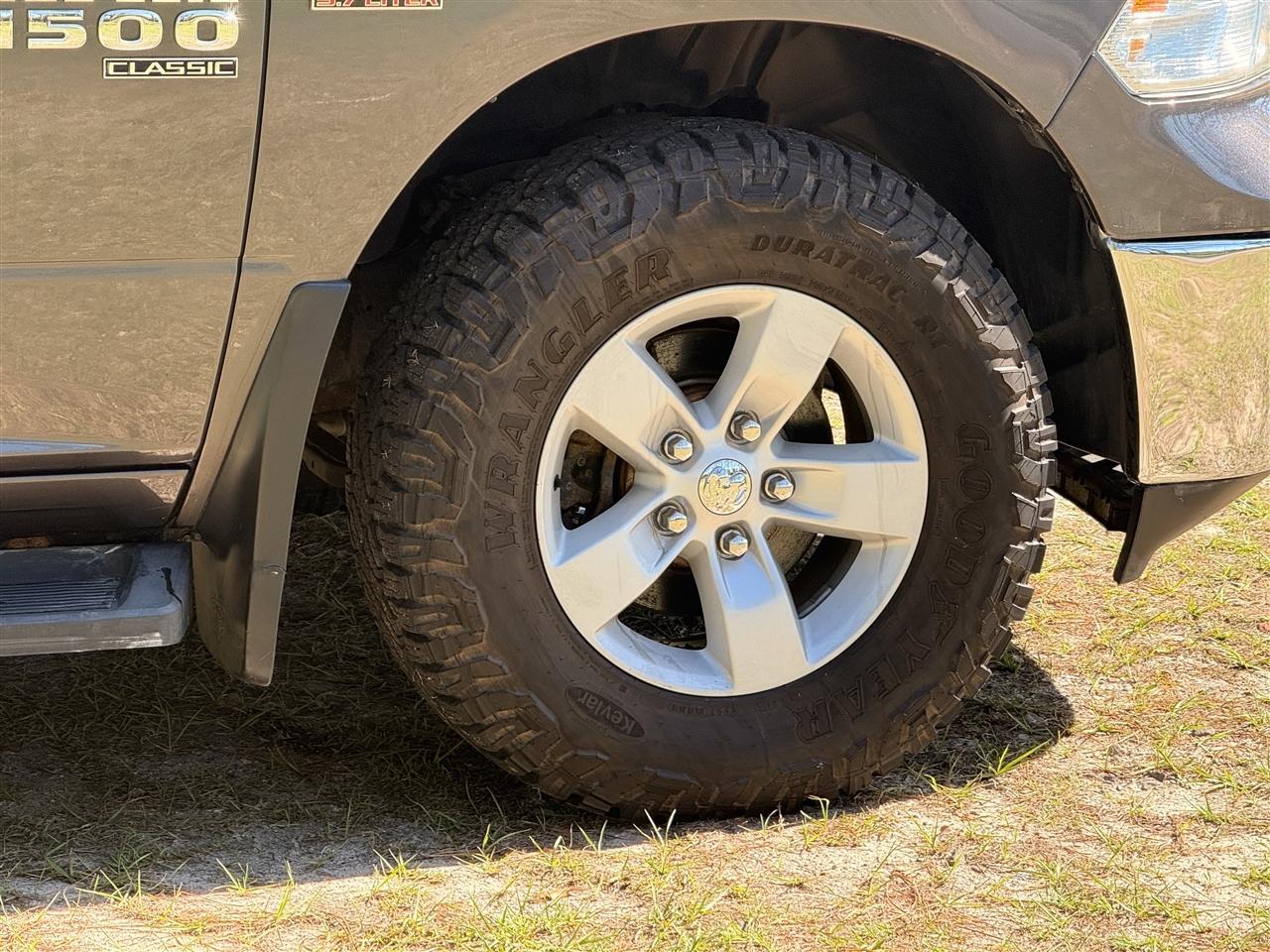 RAM 1500 Classic SLT 4x4 Crew Cab 5'7" Box 2019