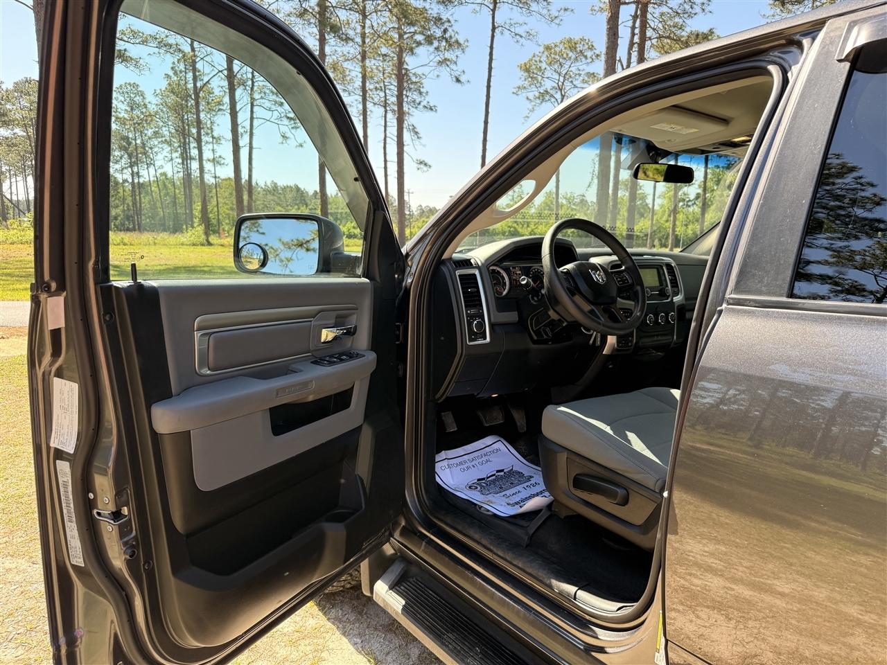 RAM 1500 Classic SLT 4x4 Crew Cab 5'7" Box 2019