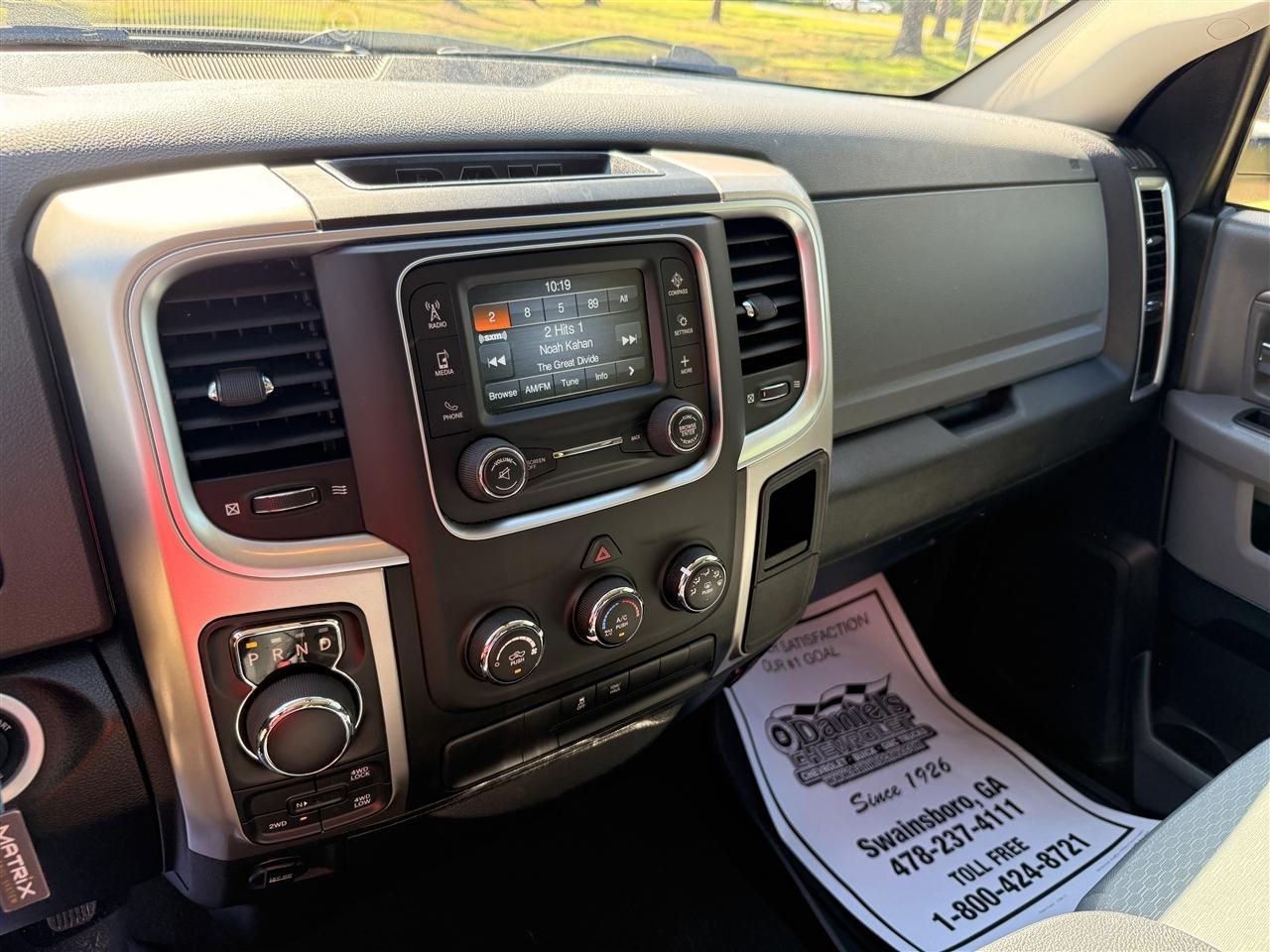RAM 1500 Classic SLT 4x4 Crew Cab 5'7" Box 2019