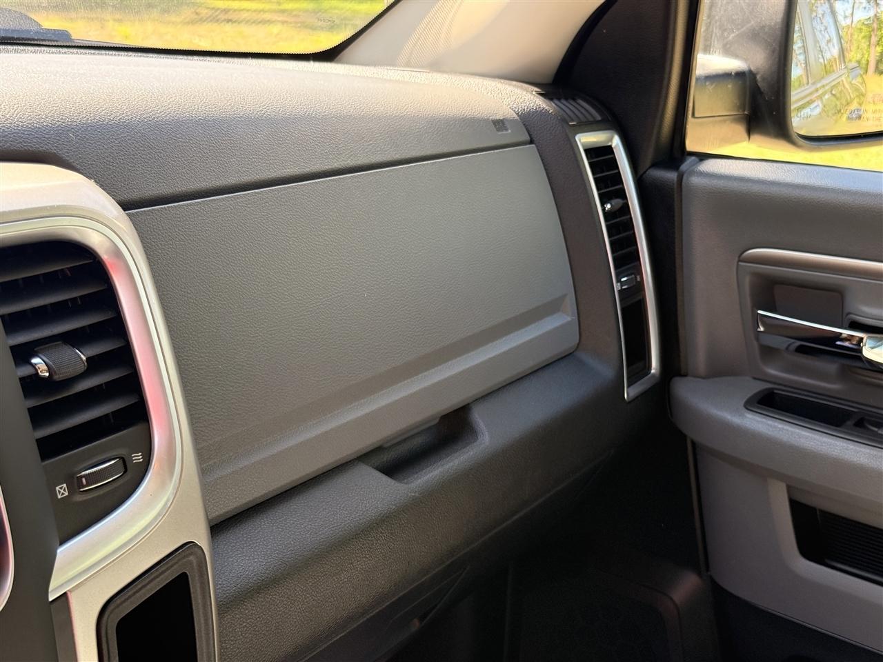 RAM 1500 Classic SLT 4x4 Crew Cab 5'7" Box 2019