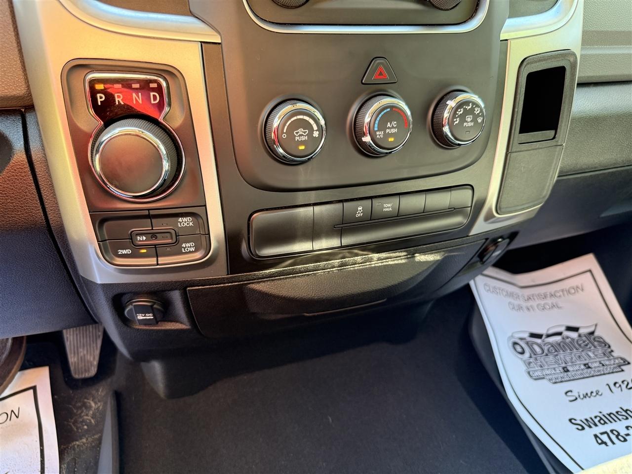 RAM 1500 Classic SLT 4x4 Crew Cab 5'7" Box 2019