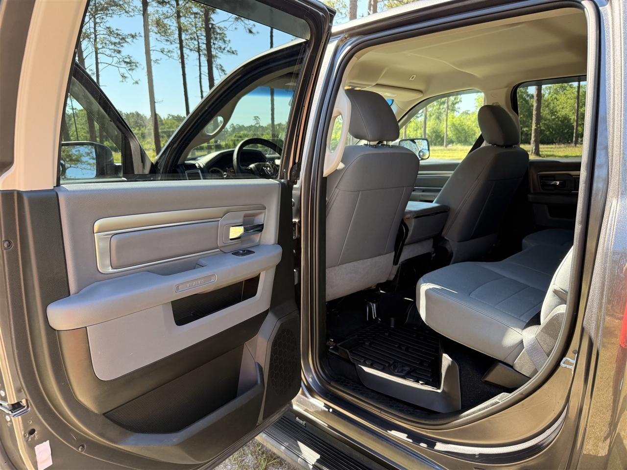 RAM 1500 Classic SLT 4x4 Crew Cab 5'7" Box 2019
