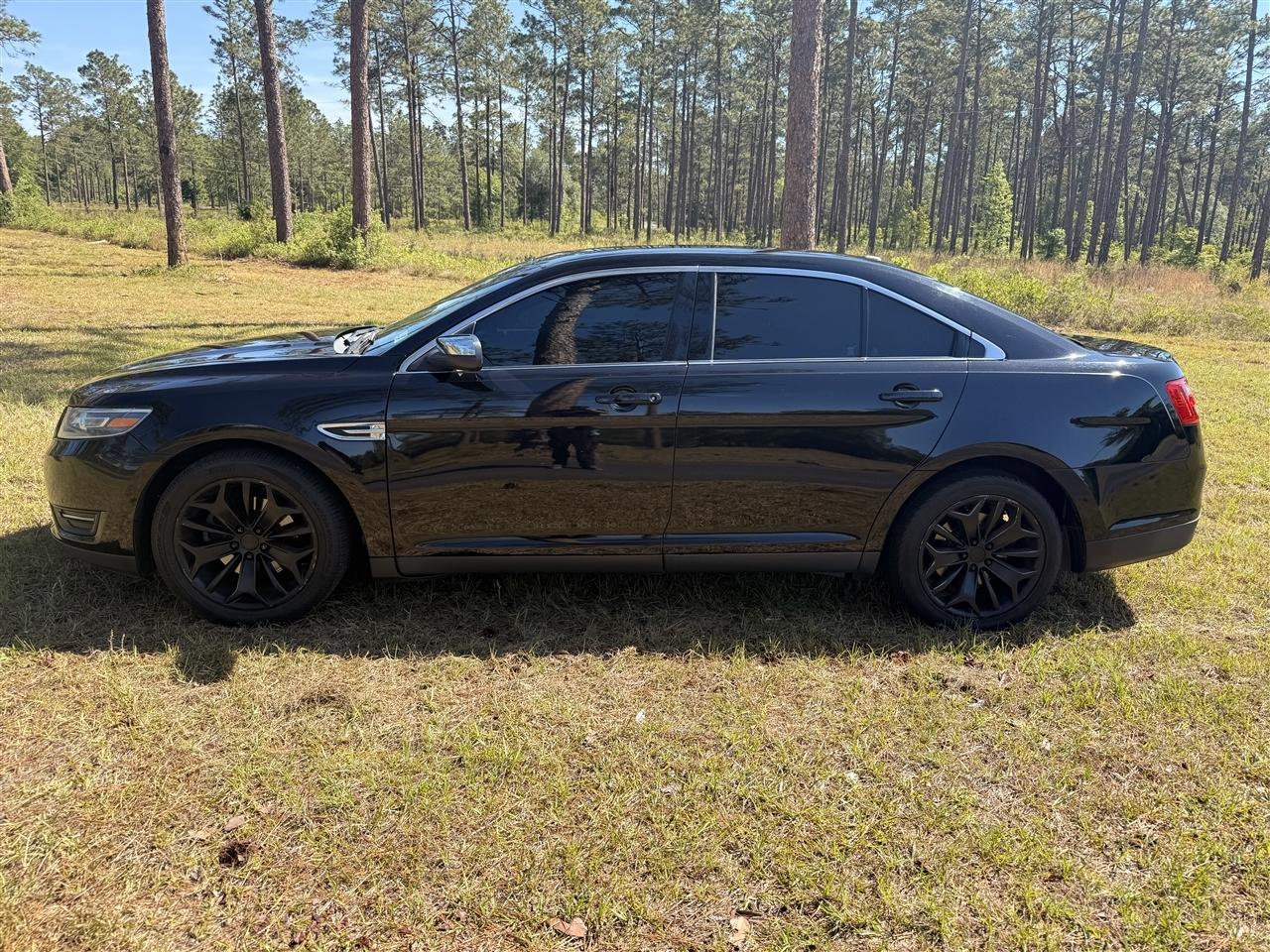 Ford Taurus Limited FWD 2019