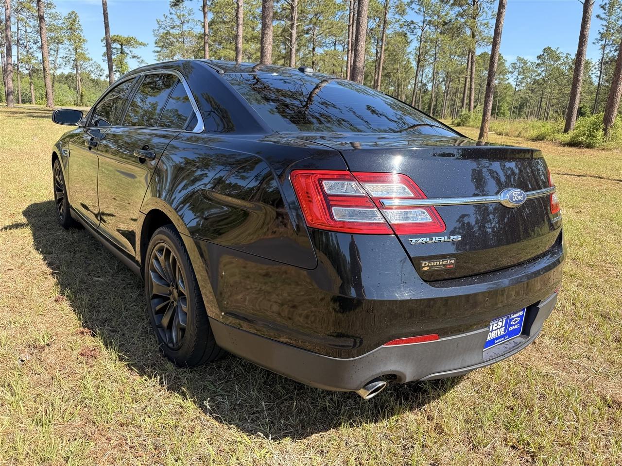 Ford Taurus Limited FWD 2019