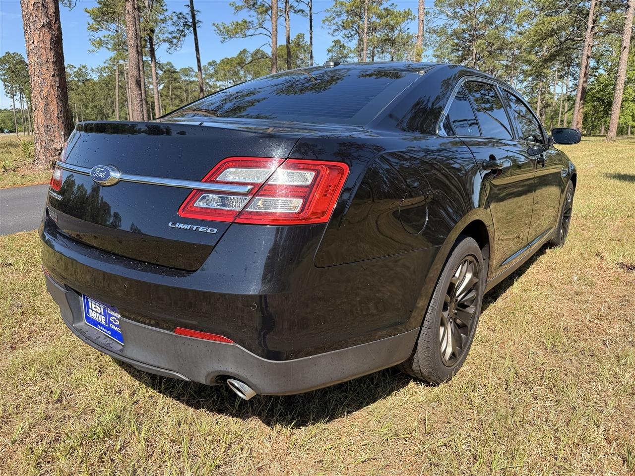 Ford Taurus Limited FWD 2019