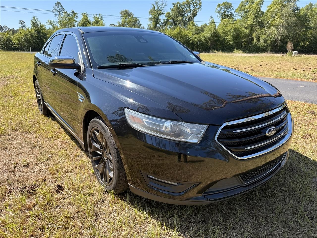 Ford Taurus Limited FWD 2019