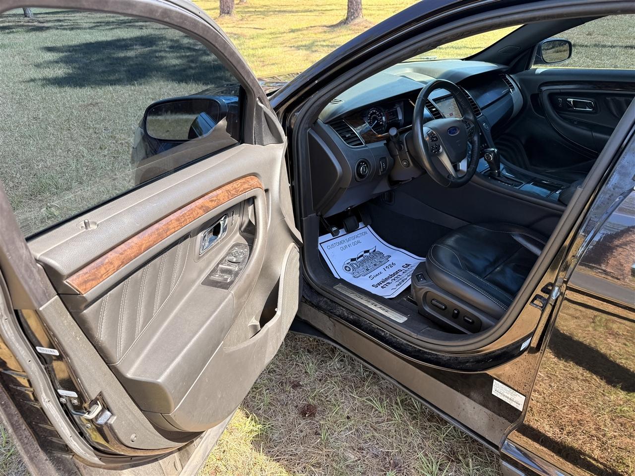 Ford Taurus Limited FWD 2019