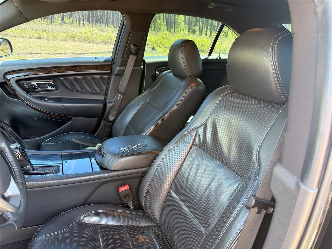 Ford Taurus Limited FWD 2019