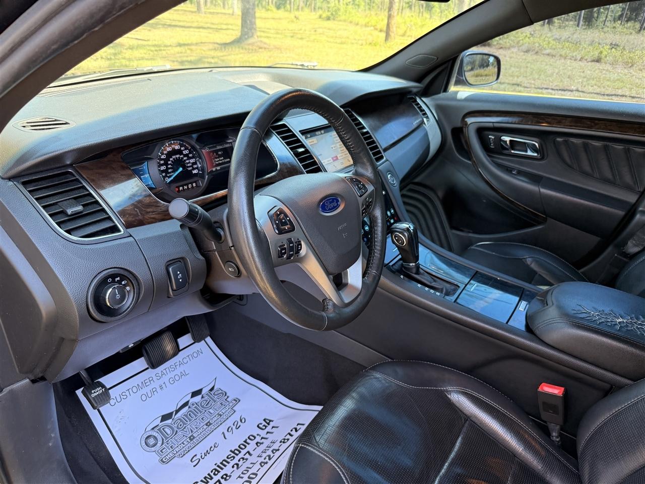Ford Taurus Limited FWD 2019