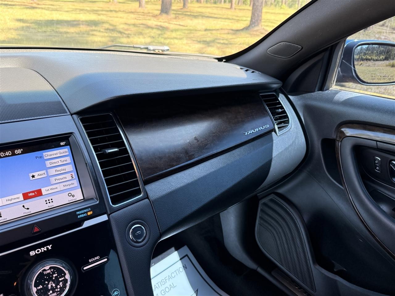 Ford Taurus Limited FWD 2019