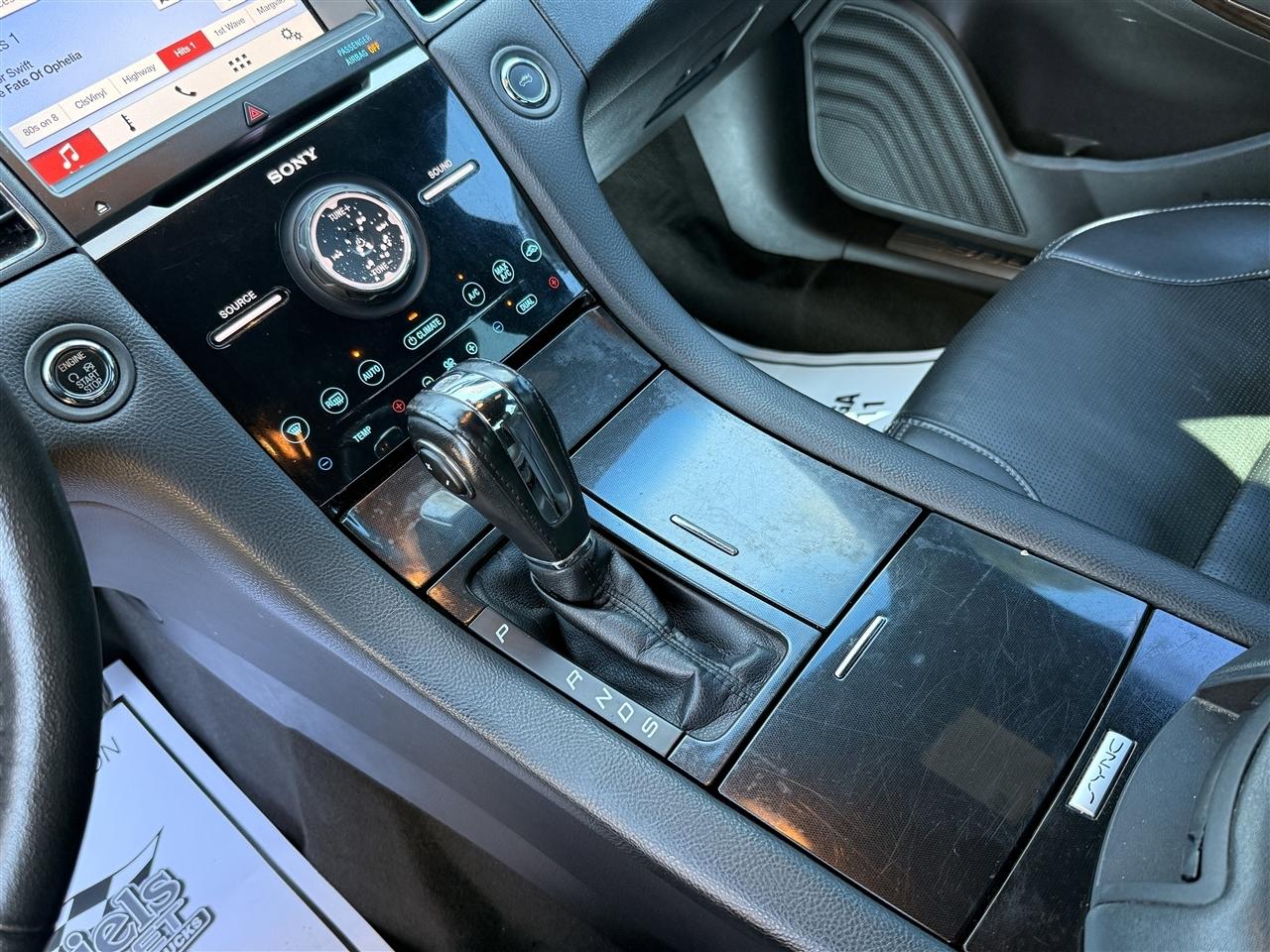 Ford Taurus Limited FWD 2019