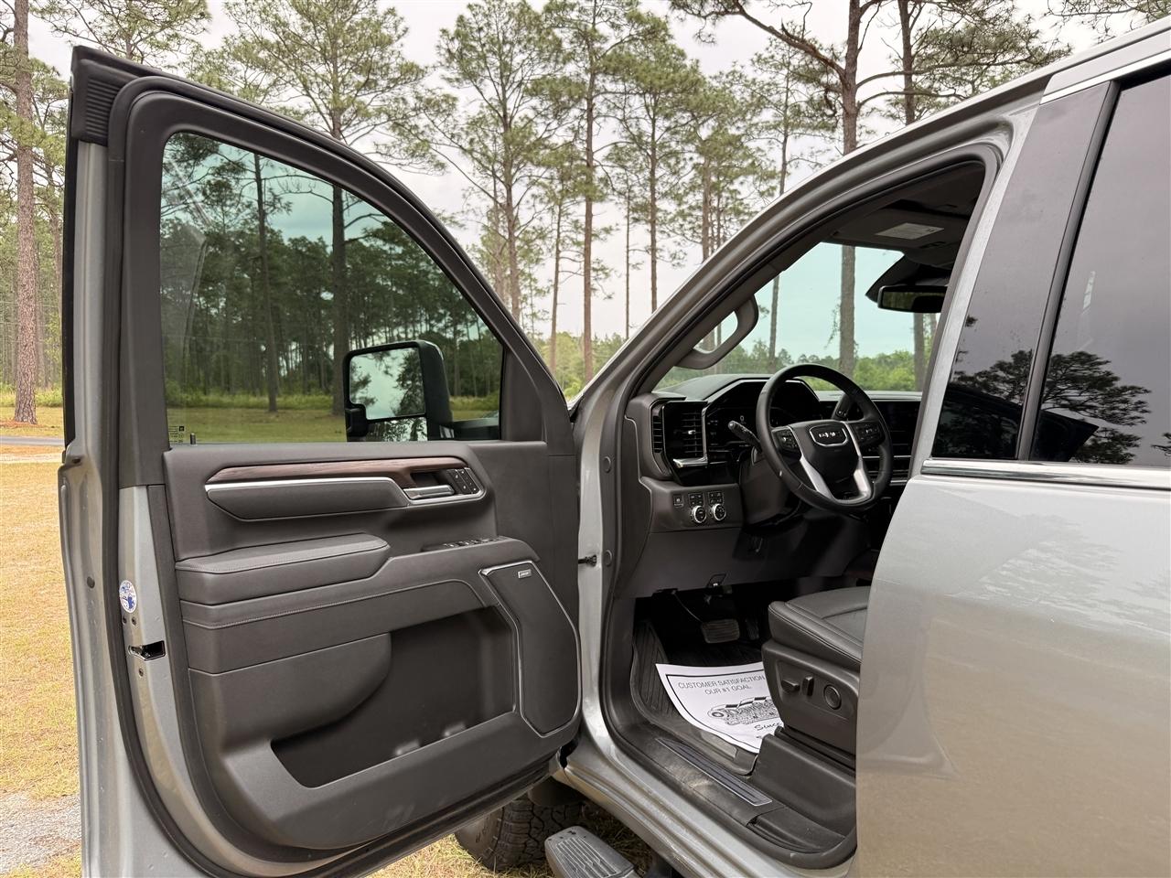 GMC Sierra 3500HD 4WD Crew Cab 159" SLT 2025