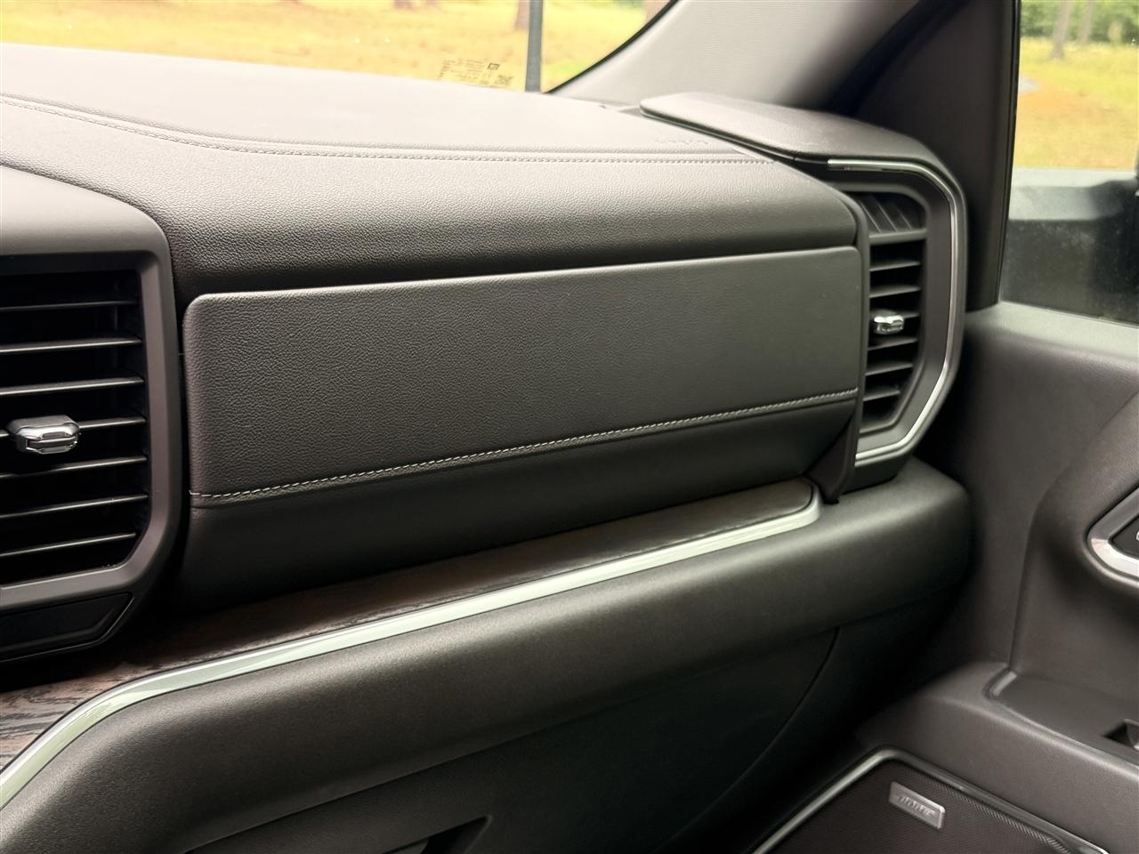 GMC Sierra 3500HD 4WD Crew Cab 159" SLT 2025