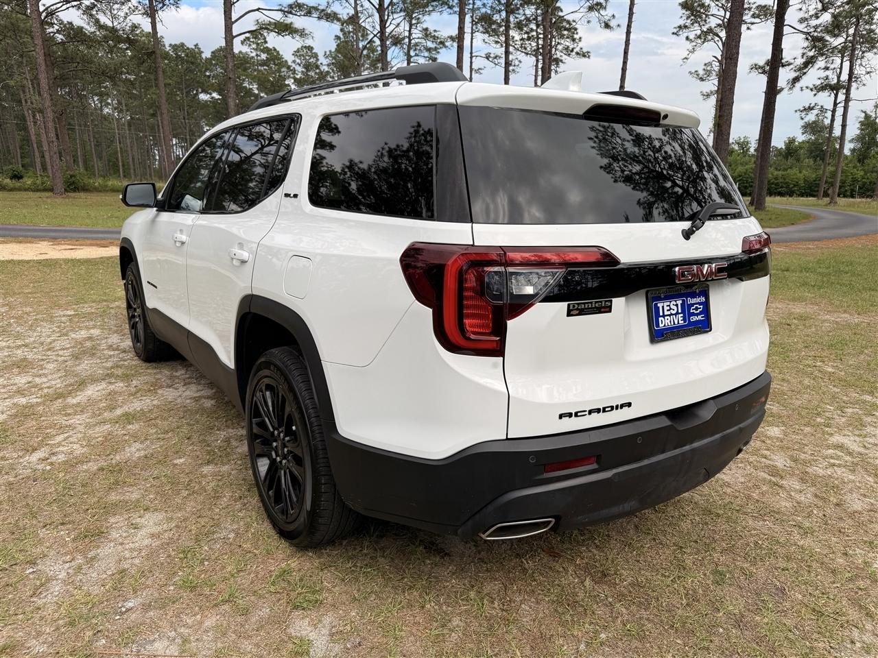 GMC Acadia FWD 4dr SLE 2023