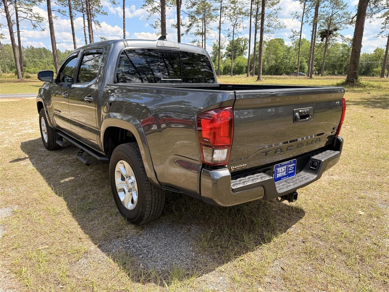 Toyota Tacoma 2WD TRD Off Road Double Cab 5' Bed V6 AT (Natl) 2022