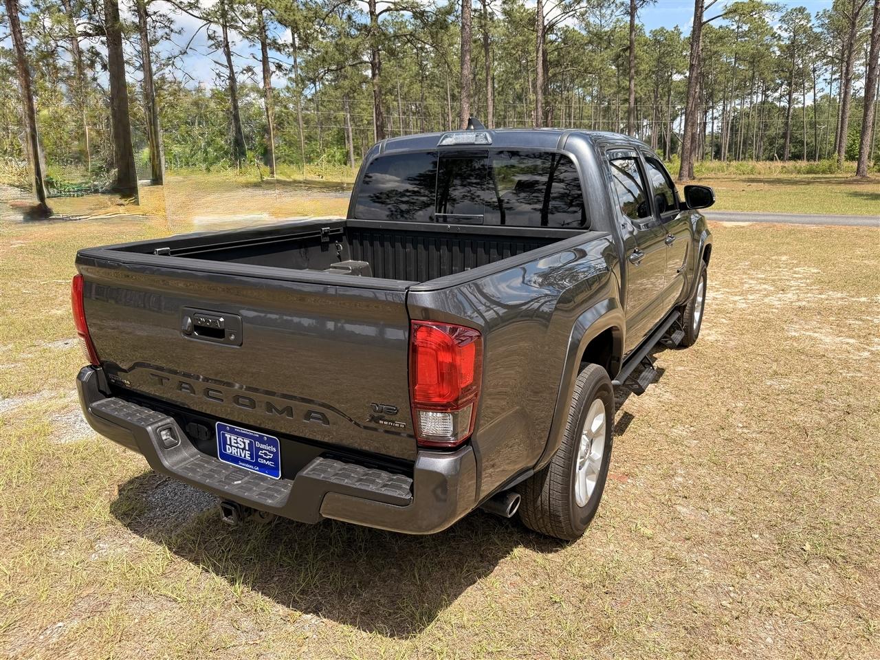 Toyota Tacoma 2WD TRD Off Road Double Cab 5' Bed V6 AT (Natl) 2022
