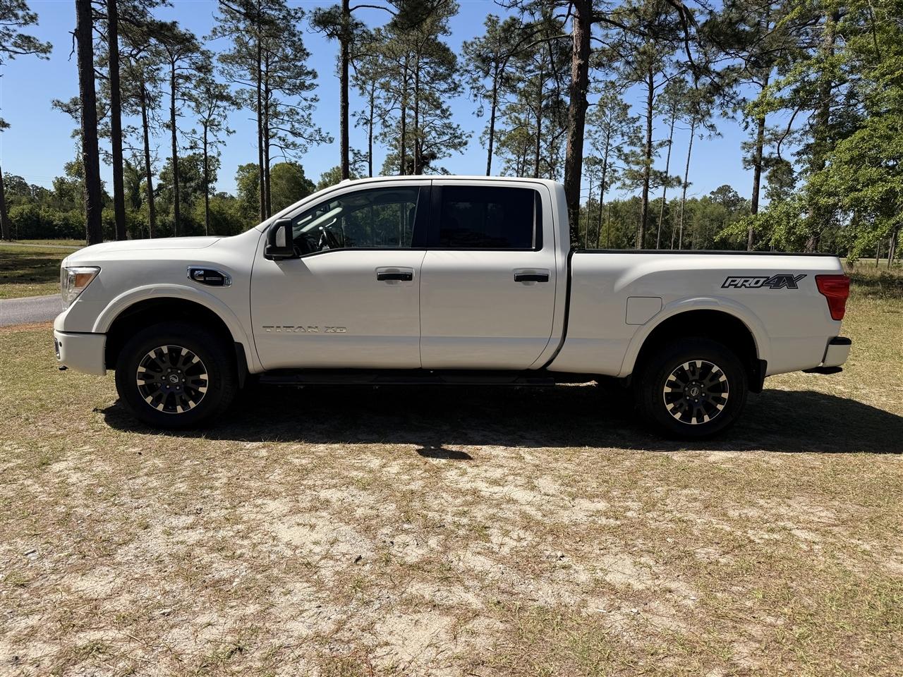 Nissan Titan XD 4x4 Diesel Crew Cab Platinum Reserve 2019