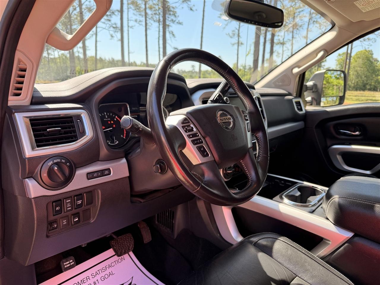 Nissan Titan XD 4x4 Diesel Crew Cab Platinum Reserve 2019