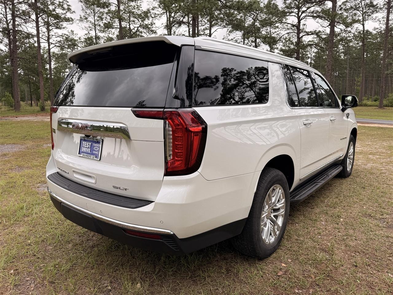GMC Yukon XL 4WD 4dr SLT 2022