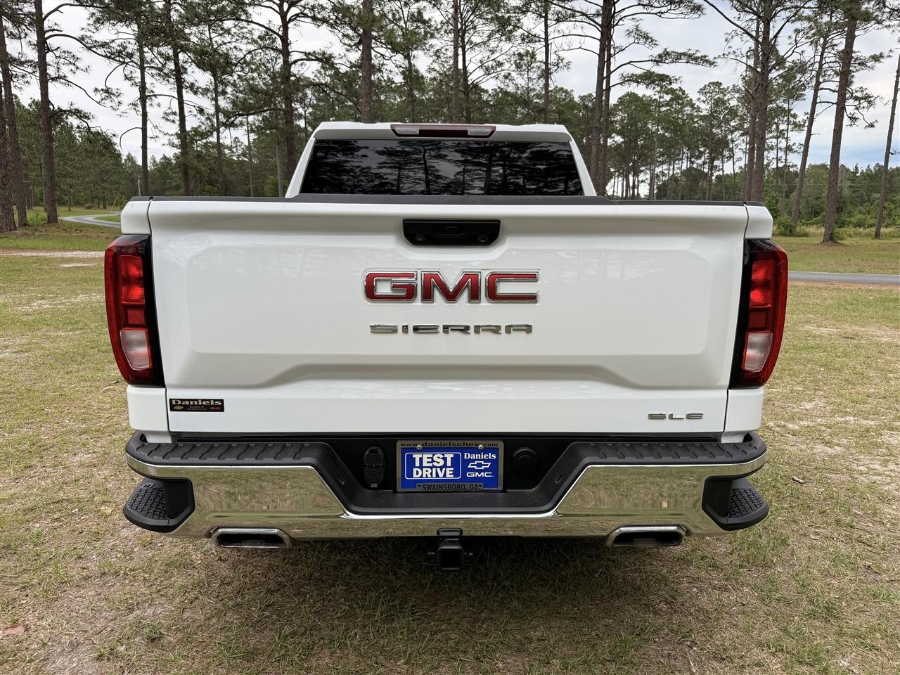 GMC Sierra 1500 4WD Crew Cab 147" SLE 2023