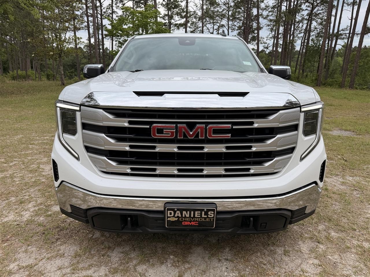 GMC Sierra 1500 4WD Crew Cab 147" SLE 2023