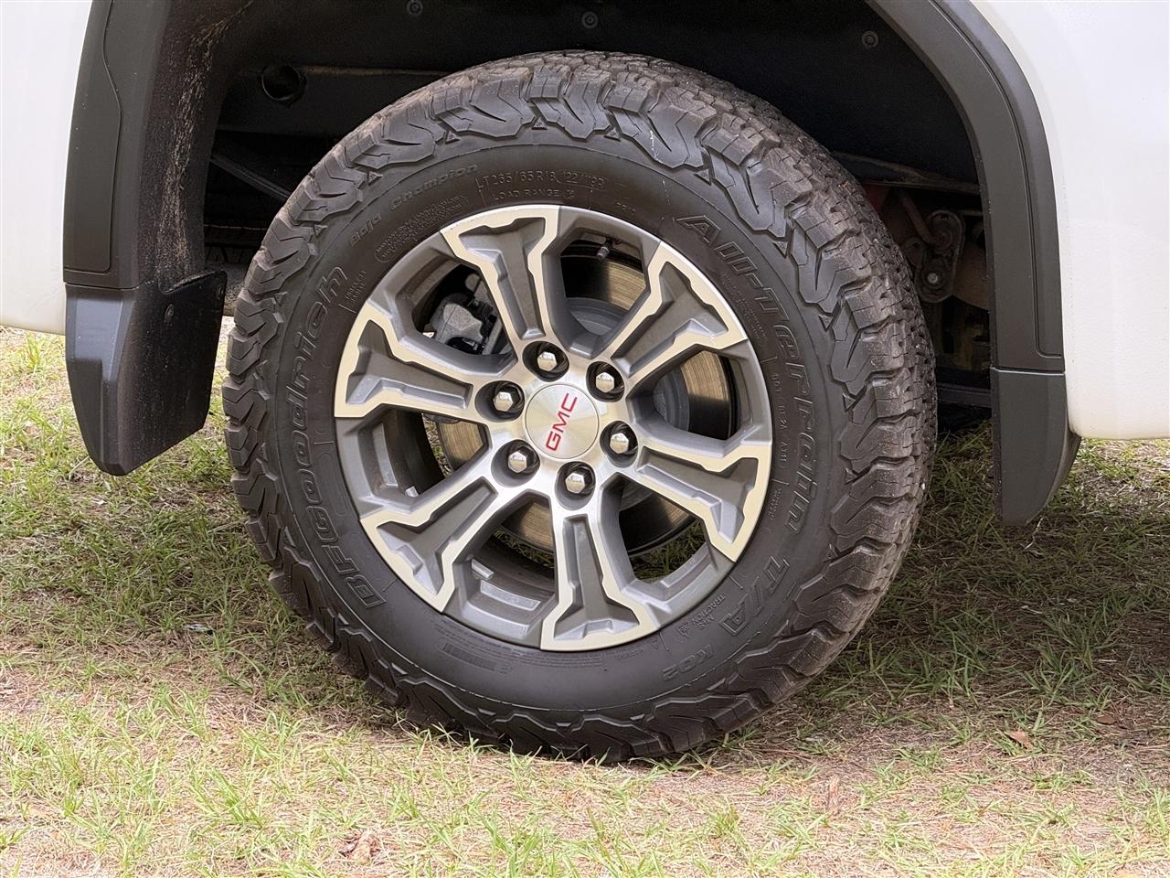 GMC Sierra 1500 4WD Crew Cab 147" SLE 2023