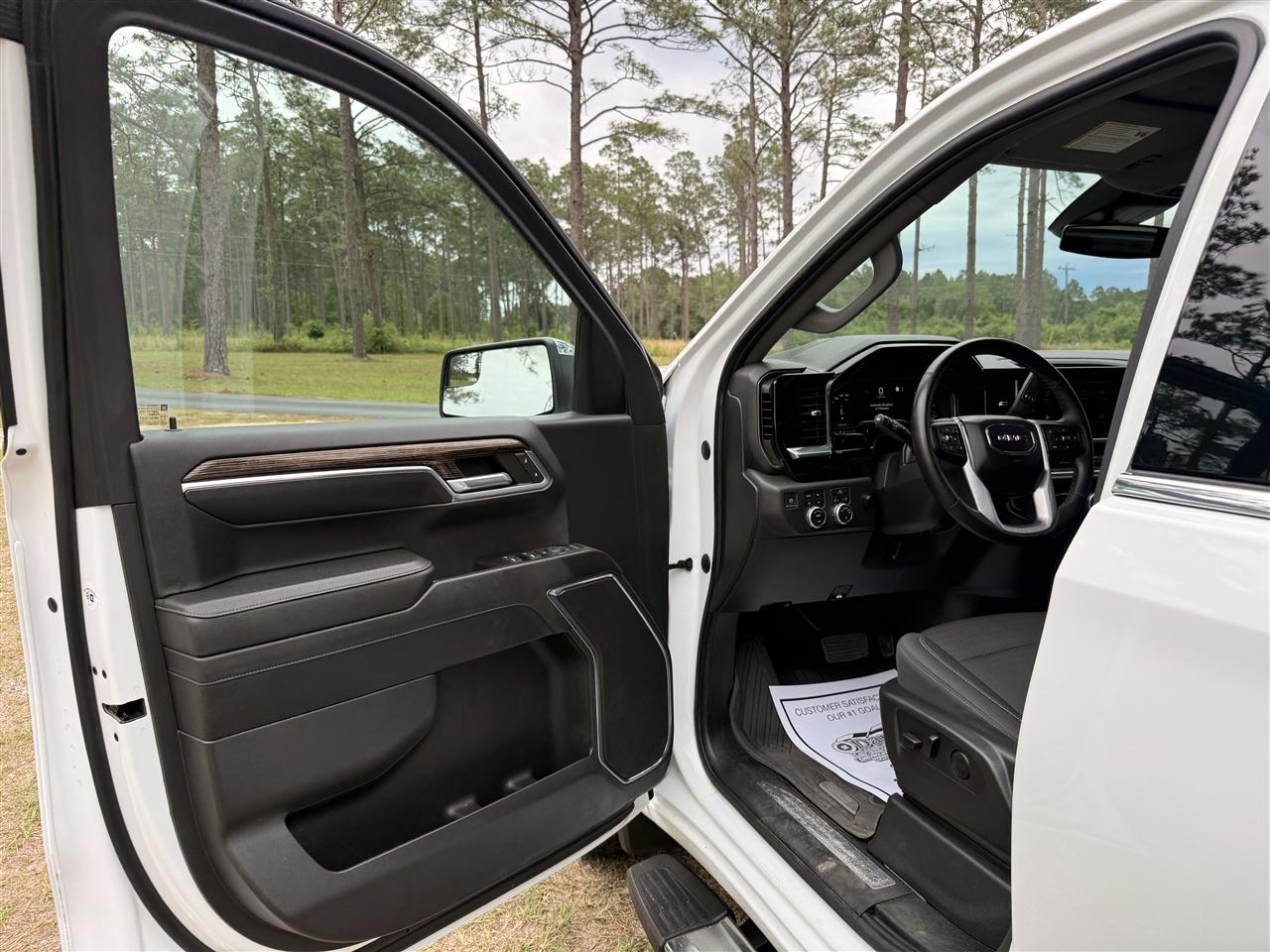 GMC Sierra 1500 4WD Crew Cab 147" SLE 2023