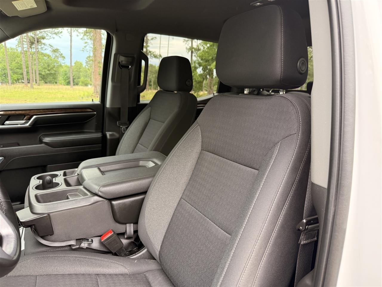 GMC Sierra 1500 4WD Crew Cab 147" SLE 2023