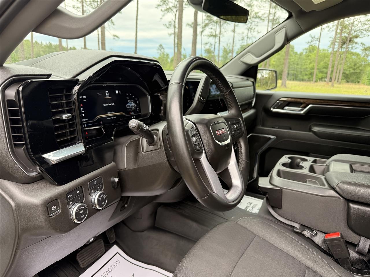 GMC Sierra 1500 4WD Crew Cab 147" SLE 2023