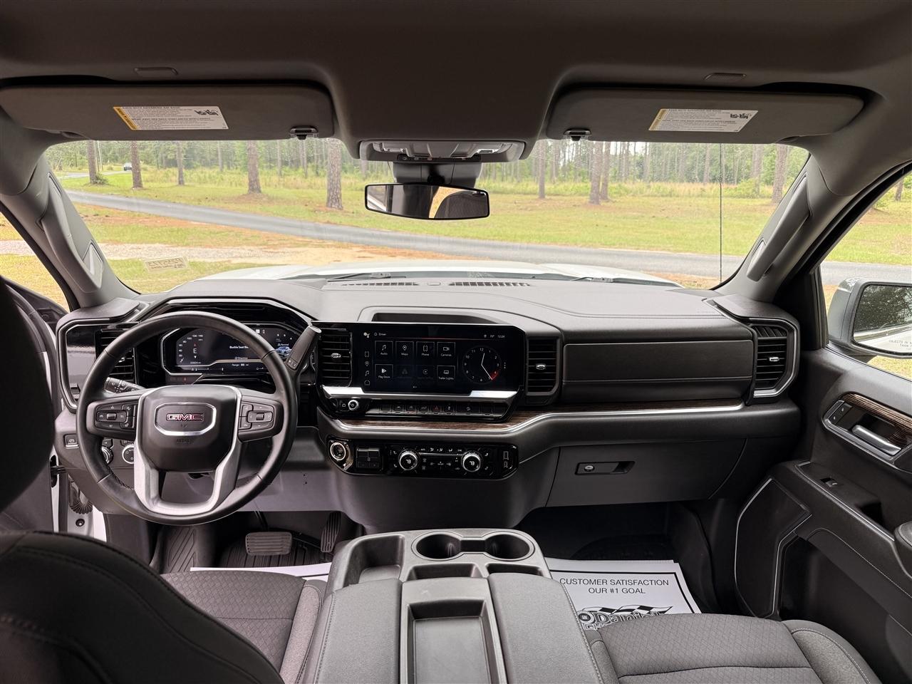 GMC Sierra 1500 4WD Crew Cab 147" SLE 2023