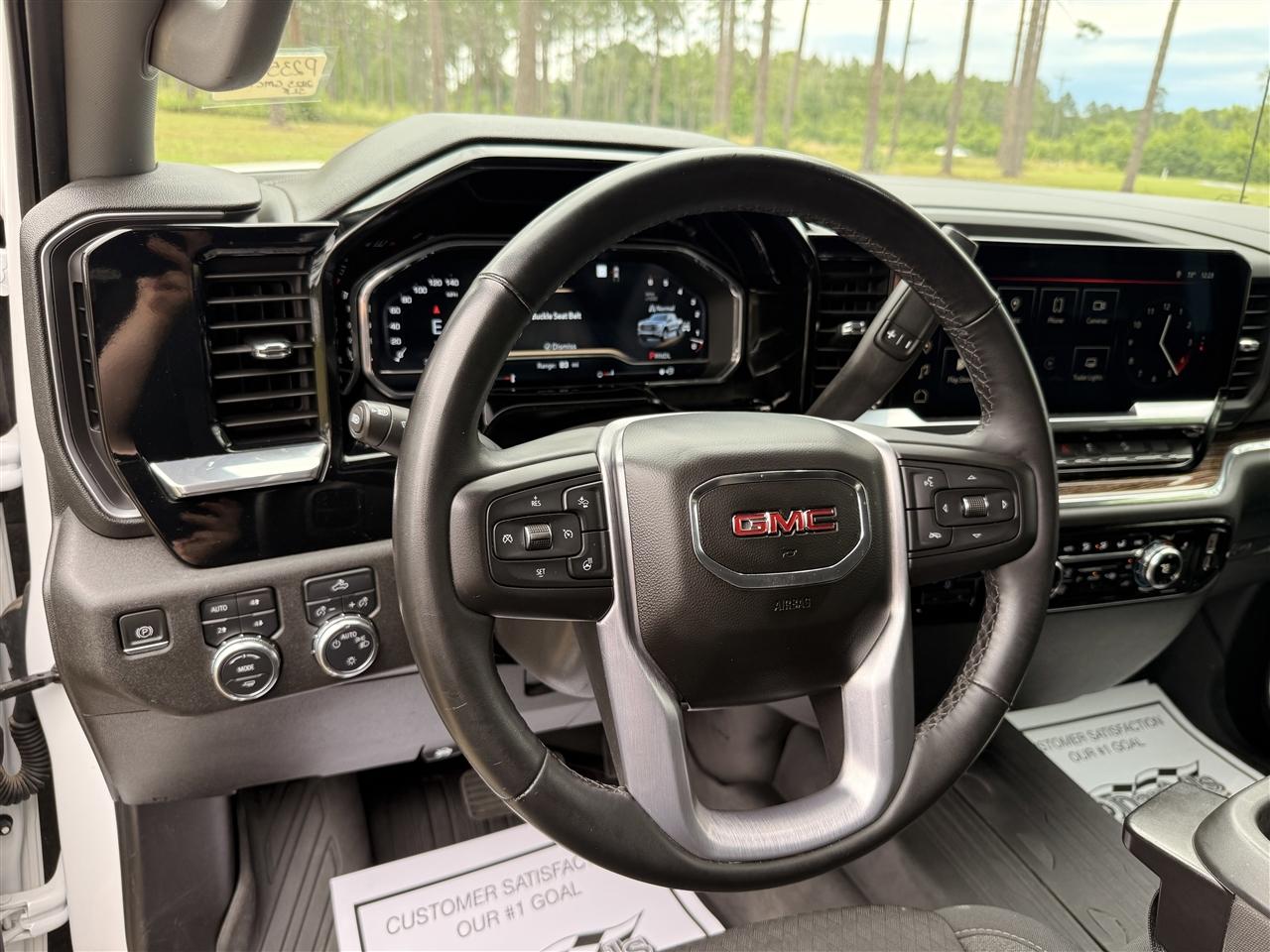 GMC Sierra 1500 4WD Crew Cab 147" SLE 2023