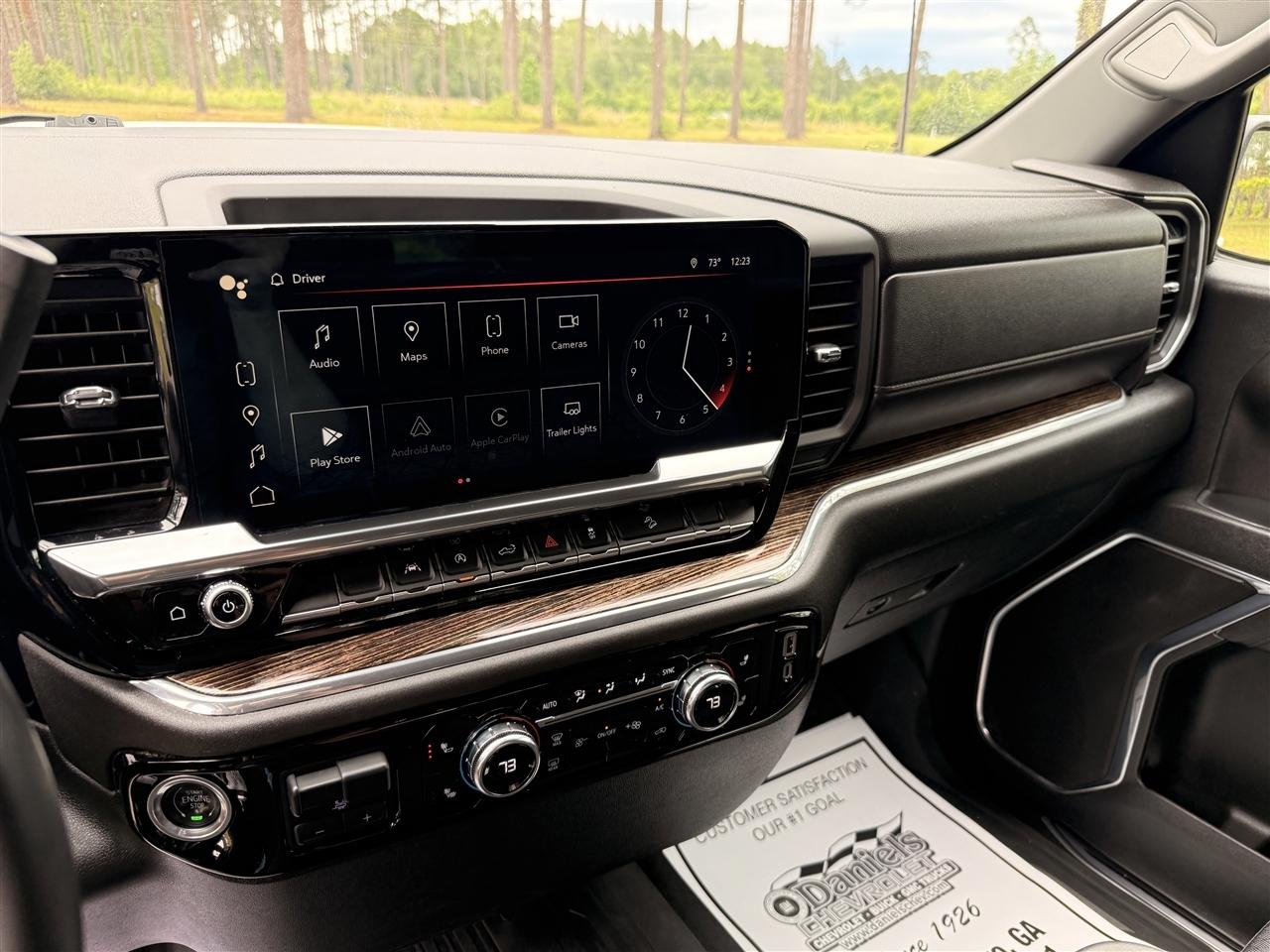 GMC Sierra 1500 4WD Crew Cab 147" SLE 2023