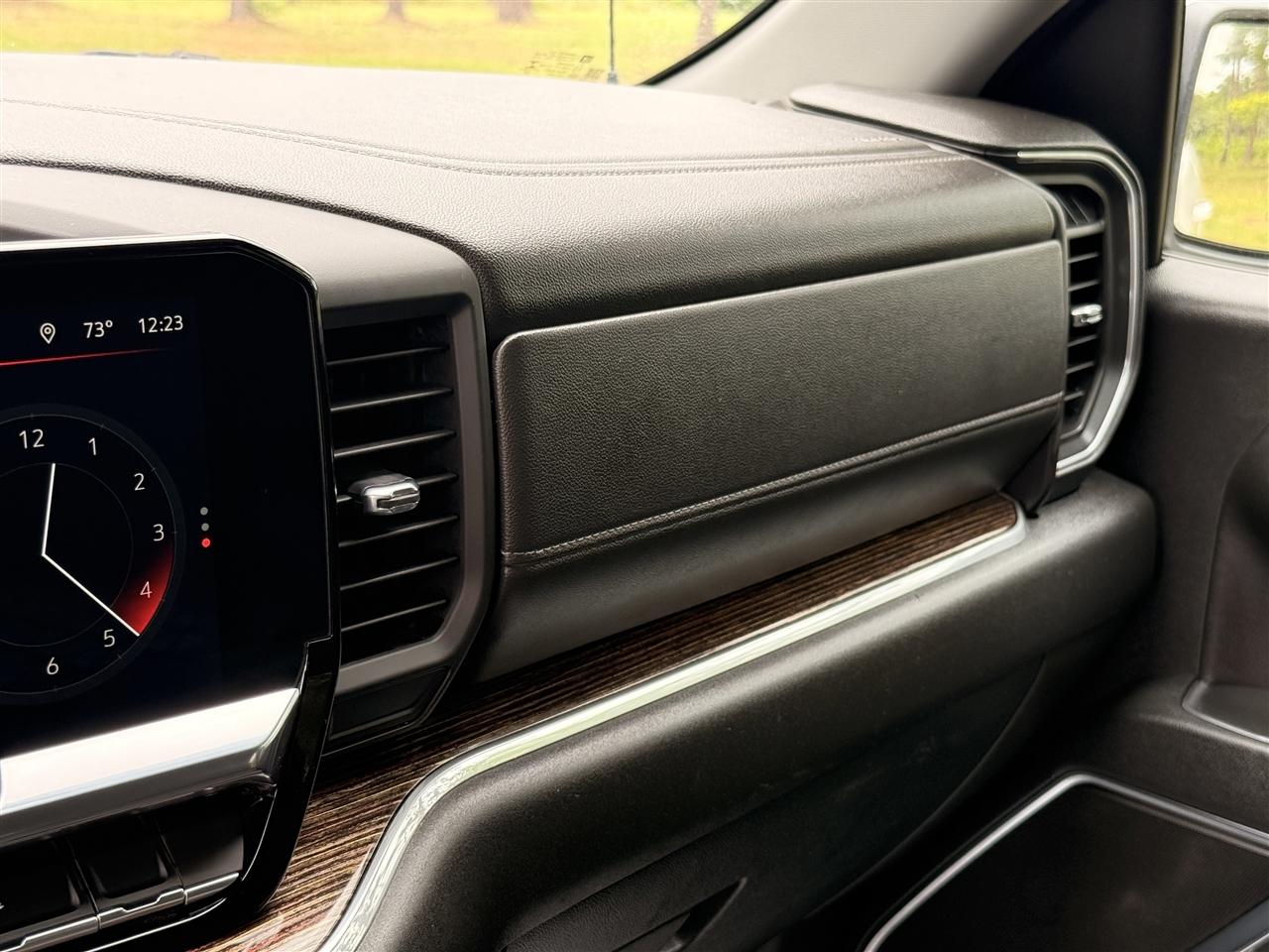 GMC Sierra 1500 4WD Crew Cab 147" SLE 2023