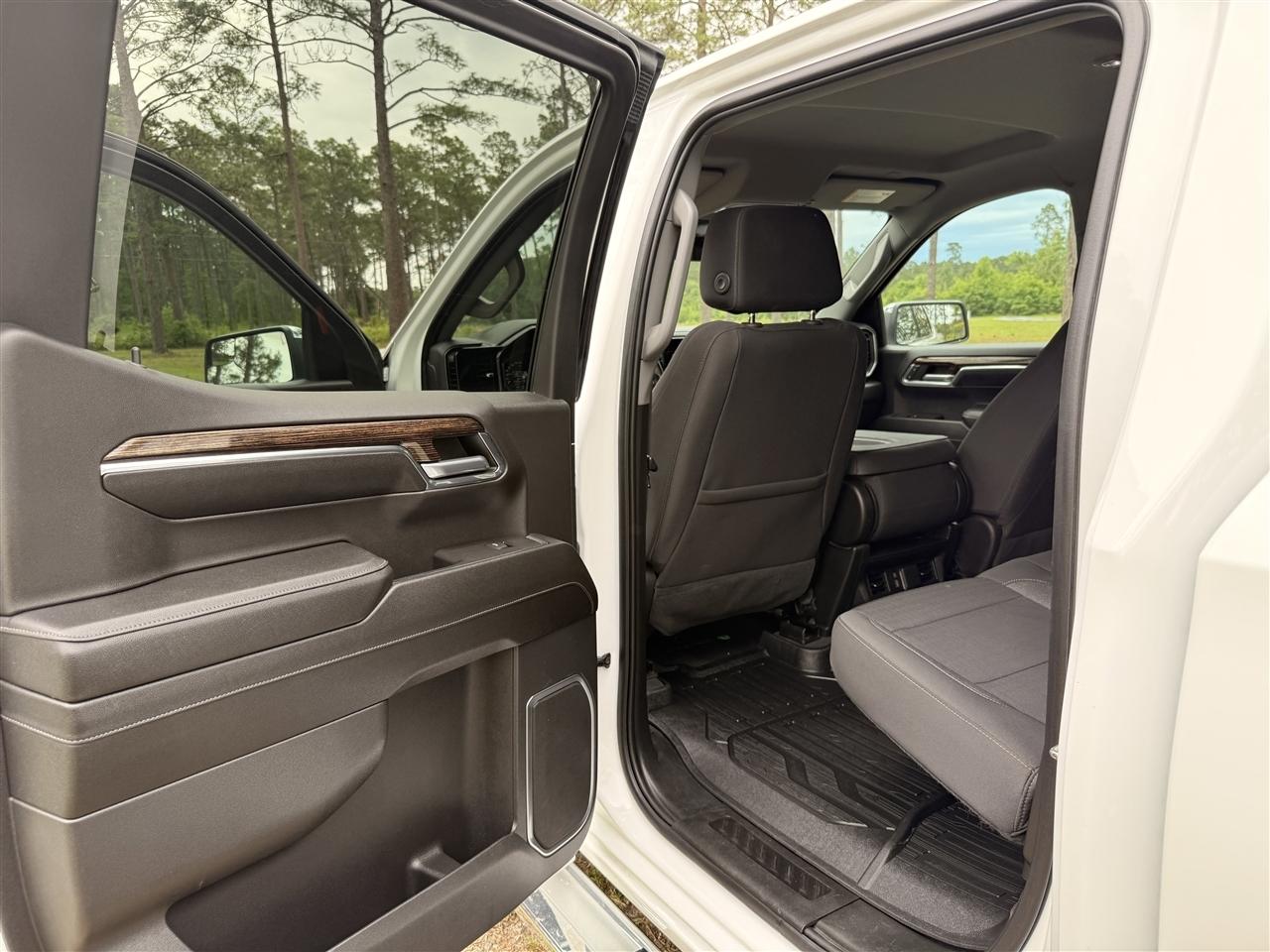 GMC Sierra 1500 4WD Crew Cab 147" SLE 2023