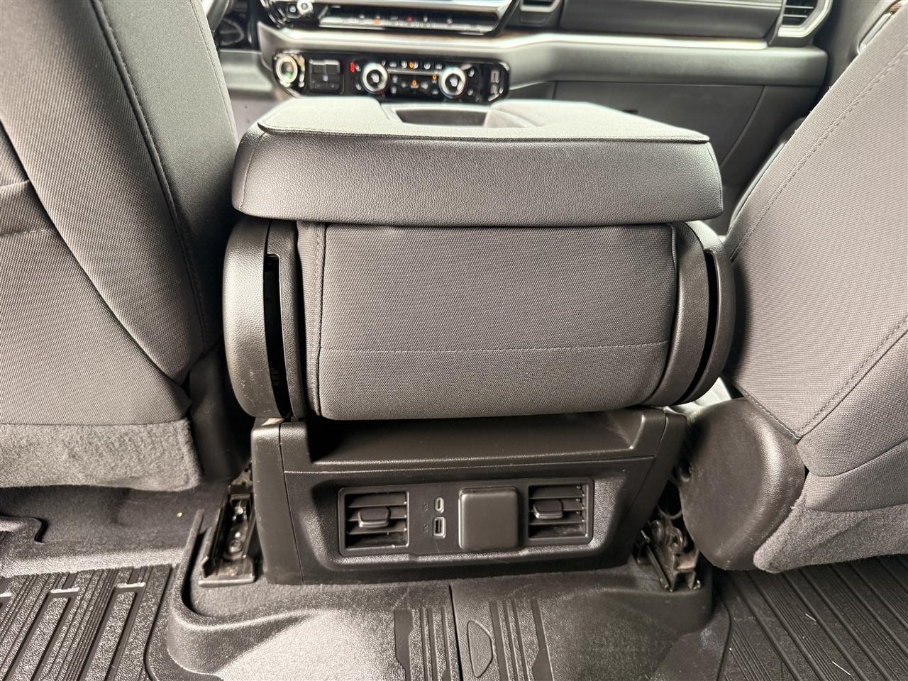GMC Sierra 1500 4WD Crew Cab 147" SLE 2023
