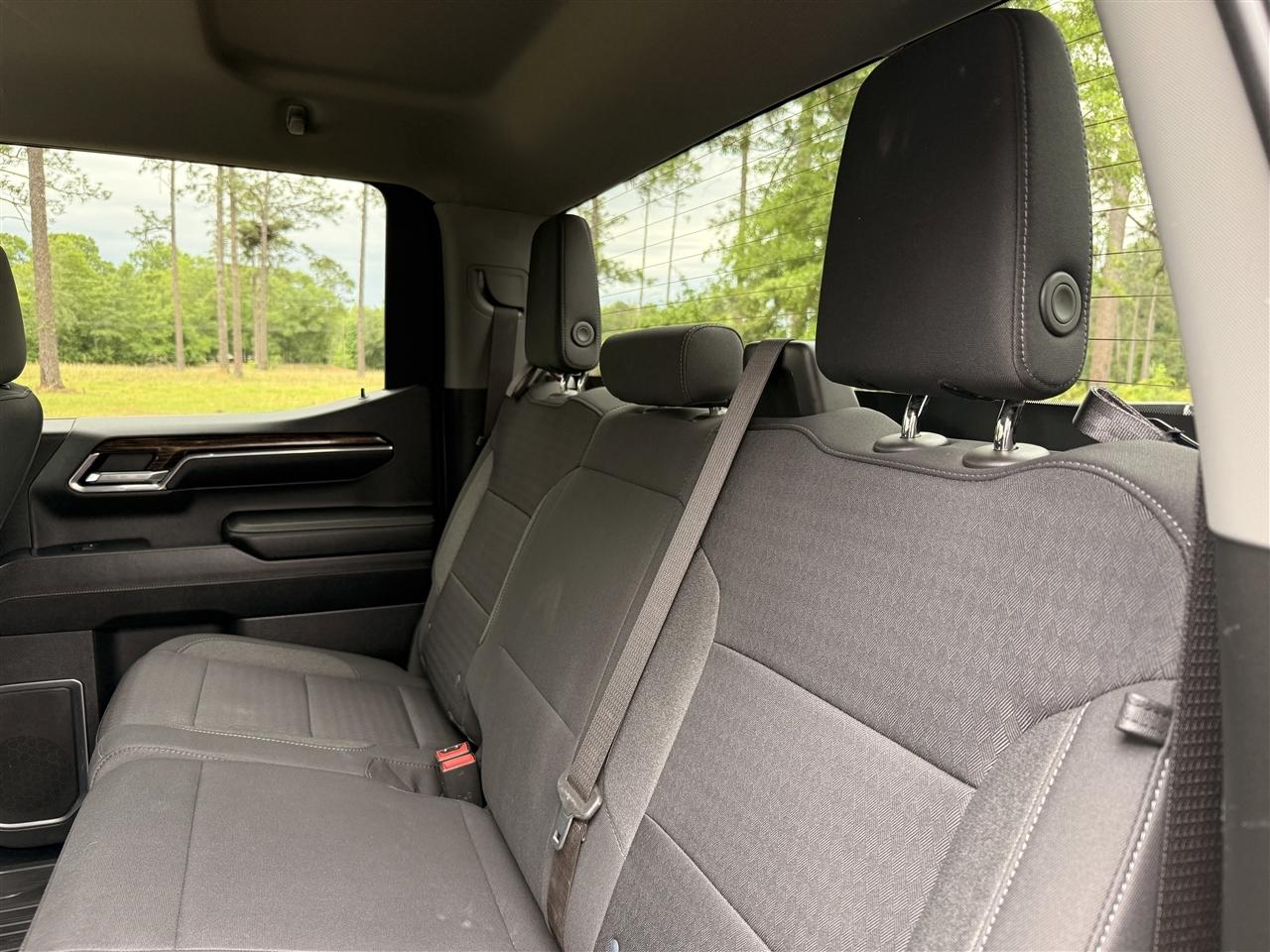 GMC Sierra 1500 4WD Crew Cab 147" SLE 2023